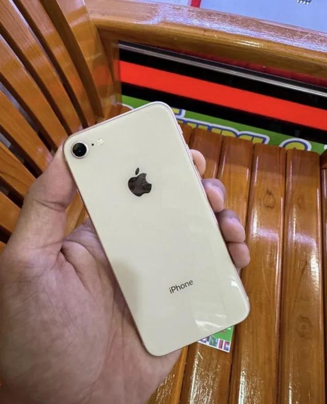 iPhone 8สีขาว 1