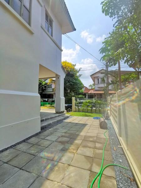 ตลาดจตุจักรคุ้มเกล้า ขนาด 60 ตร.ว.240 ตร.ม.MRT สุวินทวงศ์ 1.8 กม. คุ้มเกล้า1-9 บ้านเดี่ยว 2 ชั้น 3 นอน 2 น้ำ ใกล้ ตลาดยิ 3