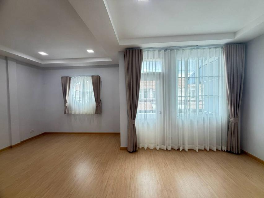 บ้านเข้าใหม่ 4 ห้องนอน ทำเลหทัยราษฎร์  21.7 ตร.ว. 15