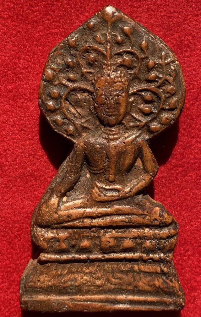 พระเชียงแสน ซุ้มโพธิ์บัลลังก์ เชียงแสน เนื้อดิน