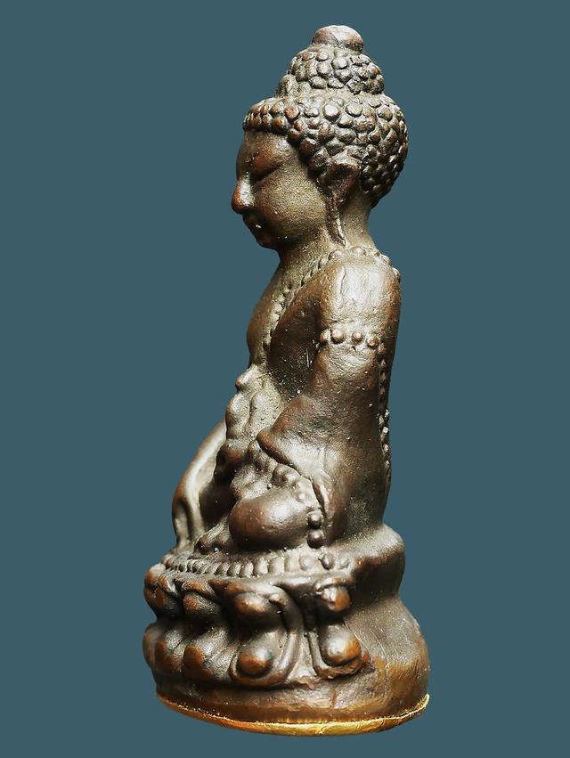 พระกริ่งชินบัญชร หลวงปู่ทิม วัดละหารไร่ ปี 2517...ก้นทองคำ ตอกโค๊ตเลข ๑๙ และโค๊ตศาลา 3