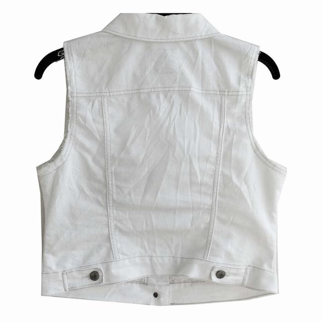 Old Navy กั๊กยีนส์ สีขาวสะอาด ใหม่มาก ยืดนิด ๆ สีนี้หายากเลย มีกระเป๋าอก+ข้าง ผ้านุ่มใส่สบาย พร้อมส่ง ไม่ต้องรอ