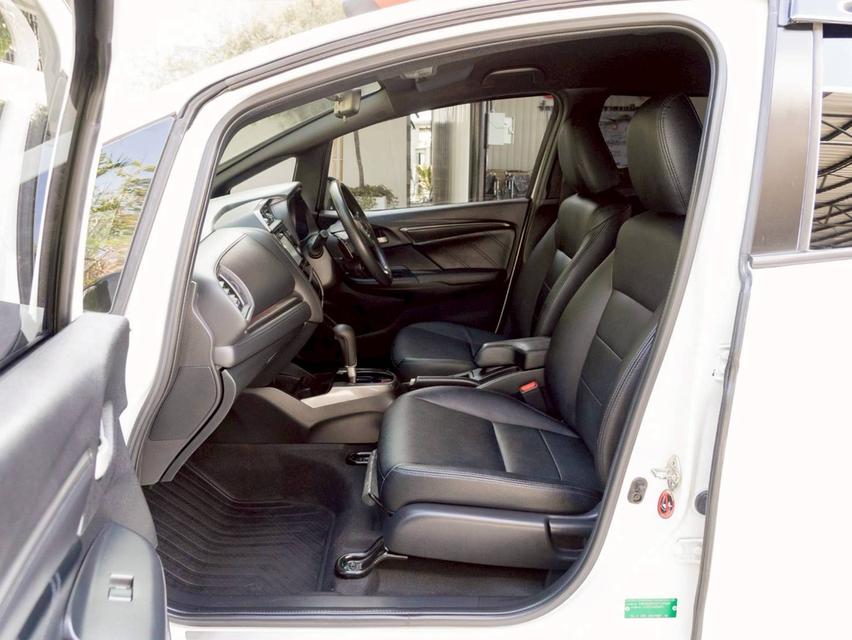 Honda Jazz 1.5RS + ปี 2017 ♨️ #ประกันเครื่องเกียร์3ปี3หมื่นkm♨️ 9