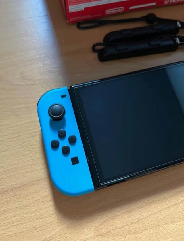  เครื่องเล่นเกม Nintendo Switch 3