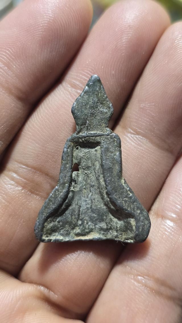 พระร่วงนั่ง หลังลิ่ม กรุช้างล้อม 2