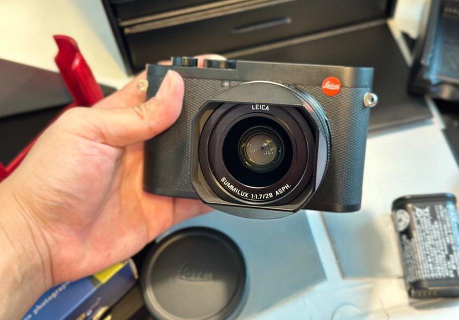 Leica รุ่น Q2