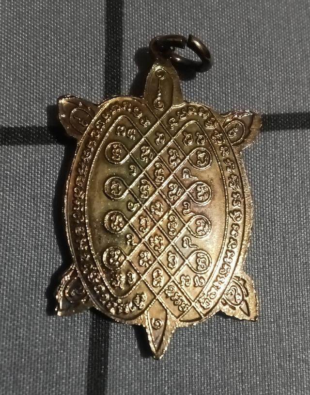 เหรียญพญ่าเต่า รุ่นรวยแล้วไดัรวยอีก เนื้อเงิน ปี 32