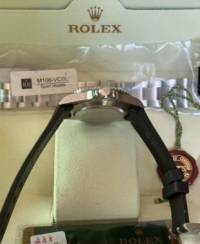 Rolex Submariner Date แท้ 2