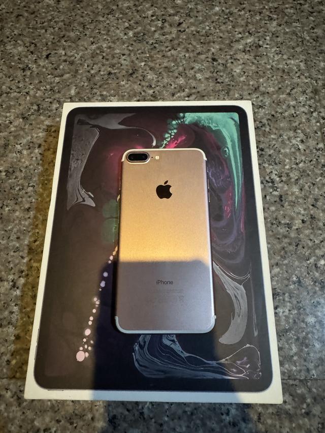 ขายๆๆๆถูกๆๆไอโฟน7PlusสีRose Gold 32กิ๊กสูนTrueใช้งานปกติหมดทุกๆฟังชั่นเครื่องรีสโตได้ตลอดไม่มีติดไอคราว Model TH/A ( แบต100%ไม่ต้องเปลี่ยนแบตละคับใช้ง