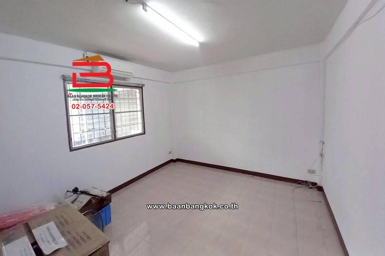 บ้านเดี่ยว เนื้อที่ 105 ตร.ว. หมู่บ้านอยู่เย็น 2 (ซอยรามอินทรา 34 แยก 15) ถนนรามอินทรา แขวงท่าแร้ง เขตบางเขน 5