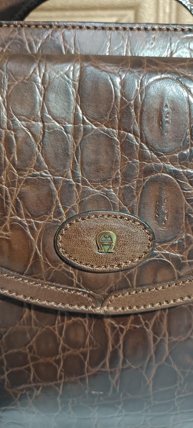 กระเป๋าลายหนังจระเข้ สีน้ำตาลเข้ม Vintage Etienne Aigner Bag. รูปที่ 2