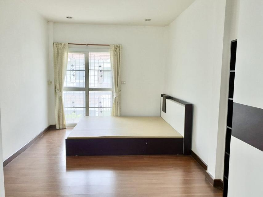 ทาวน์เฮ้าส์ 2 ชั้น กว้าง 8 เมตร ทำเลดี 10 นาที ถึง รถไฟฟ้า ราคาดีจับต้องได้ งบไม่บานปลาย คลิก!! 6