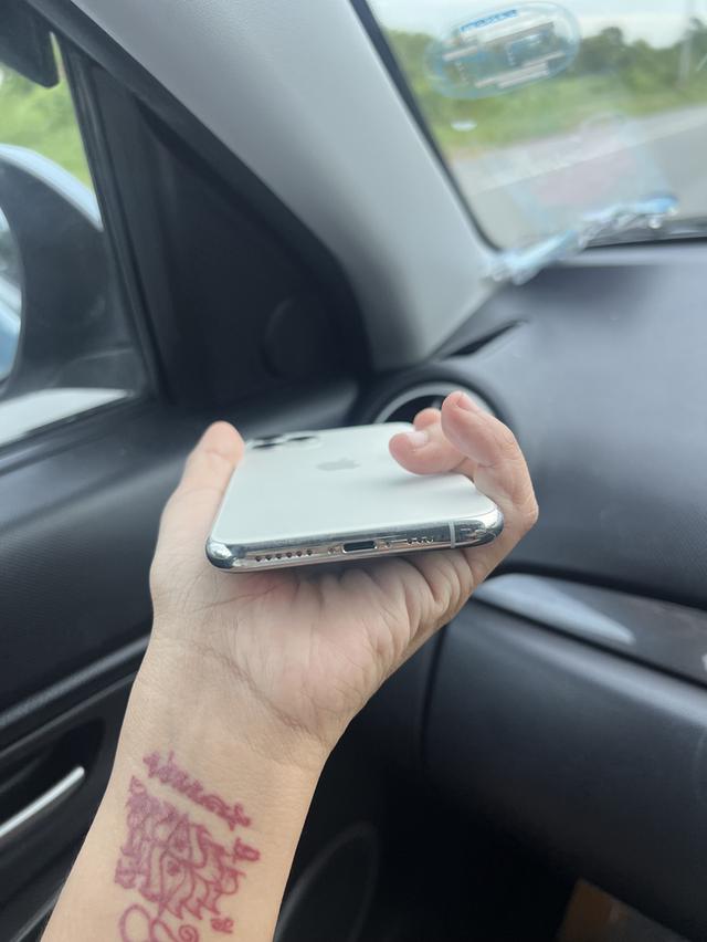 IPhone 11 Pro 4