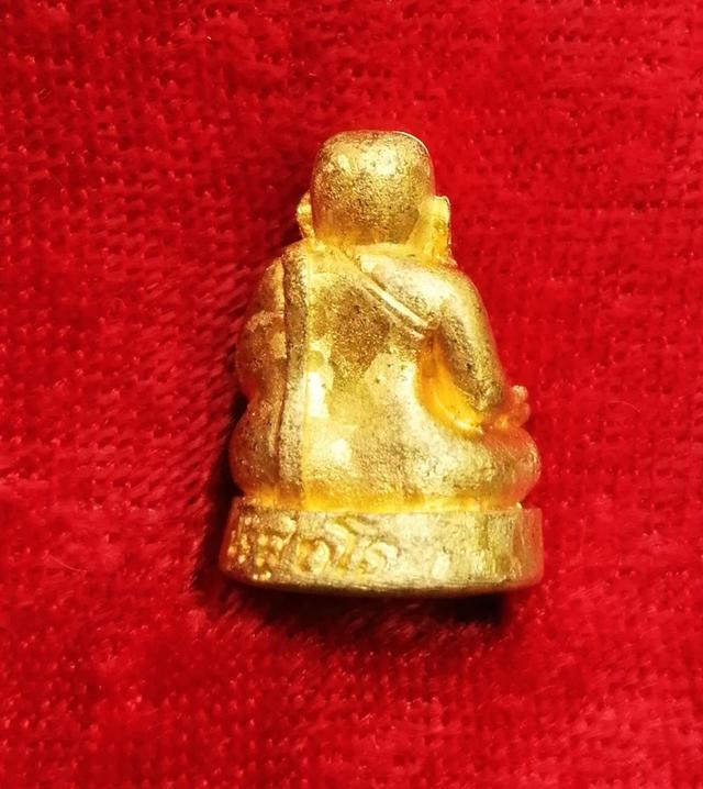 เปิด​ให้​บูชา​ พระสังกัจจายน์ปริสุทฺโธ รุ่นเมตตามหาลาภ เนื้อทองทิพย์​ ปี37  มี6องค์​ พร้อมกล่องเดิม​ รูปที่ 3