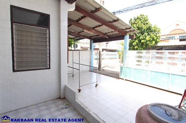 ขาย ทาวน์เฮ้าส์ชั้นเดียว ช.รุ่งเรือง 3 ติวานนท์ 22 (ใกล้ซอยเทพพนม) เนื้อที่ 25 ตรว. 3ห้องนอน 1ห้องน้ำ 1ห้องครัว มุ้งลวด เหล็กดัด พร้อมอยู่ 13