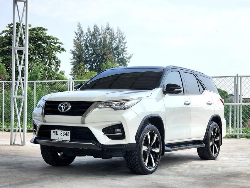 TOYOTA Fortuner TRD Sportivo 2.8 [4x4] Blacktop ปี 2017  3