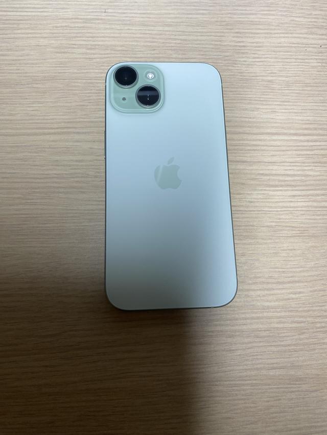 iPhone 15 สีเขียว
