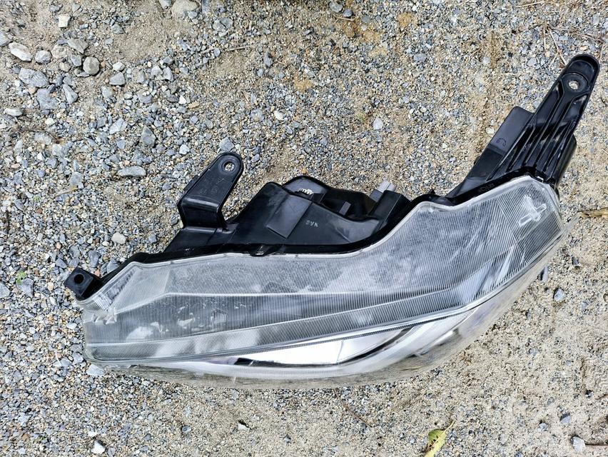 ไฟหน้าLDA แท้ ใส่ปี20-23 สภาพสวย ขายึดครบ 4