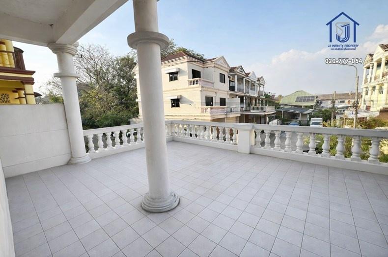 ขายและให้เช่าทาวน์โฮม 3 ชั้น หมู่บ้านกรุงทอง 5 ซอยนวมินทร์ 111 แยก 1 หลังมุม ใกล้ทางด่วนรามอินทรา 13