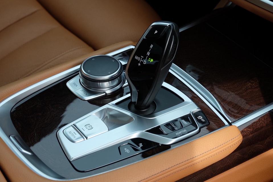 รหัสรถ TNS85 BMW 740Li Pure Excellence ( G12 ) ปี 2016  16