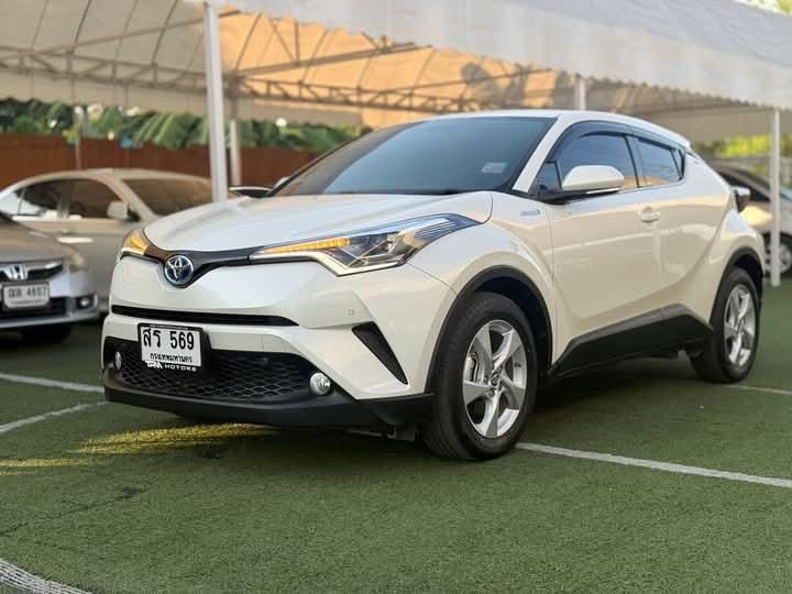 TOYOTA CHR รุ่น Top AT สีขาว 3