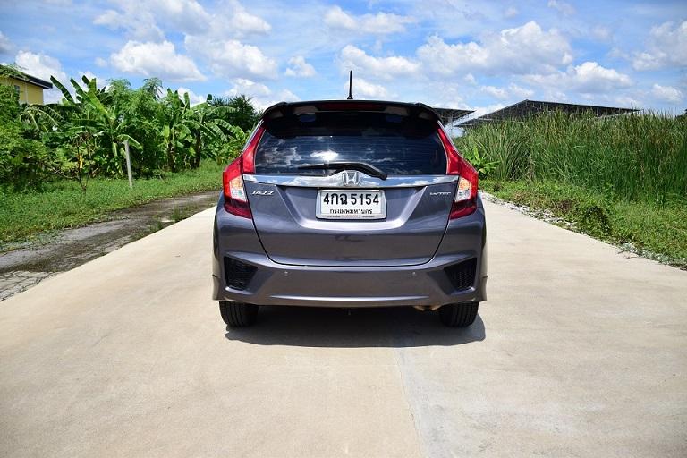 ขับสนุกวัยรุ่นชอบ / ฟรีดาวน์ HONDA JAZZ 1.5SV โฉมGK สีเทากัล /ออโต้ จอทัสกรีน เบาะหนังแท้ ครูสคอลโทล พุตสต๊าท /ประหยัดน้ำมัน /กล้องหลัง โทร0957401220 14