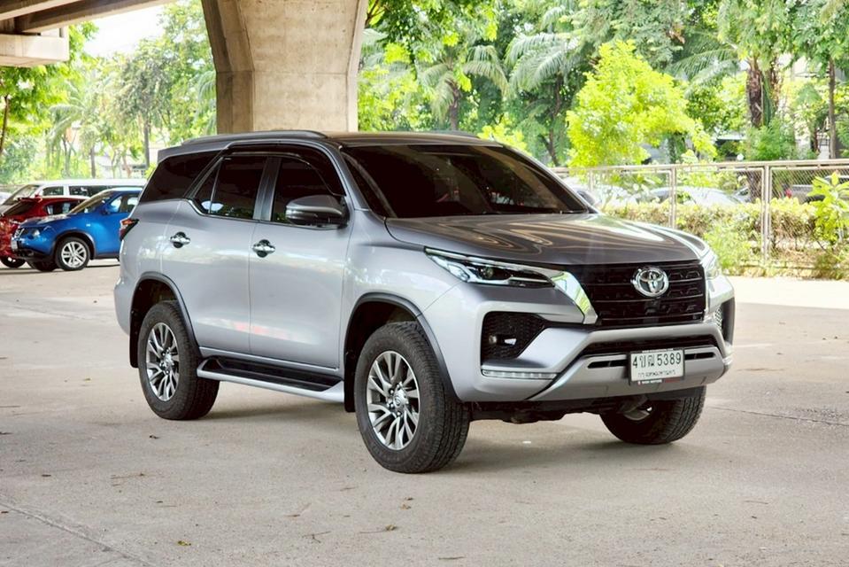 Toyota Fortuner 2.4 V 2WD AT ปี 2023 รถสวยมือเดียว รุ่นท๊อปขับ2