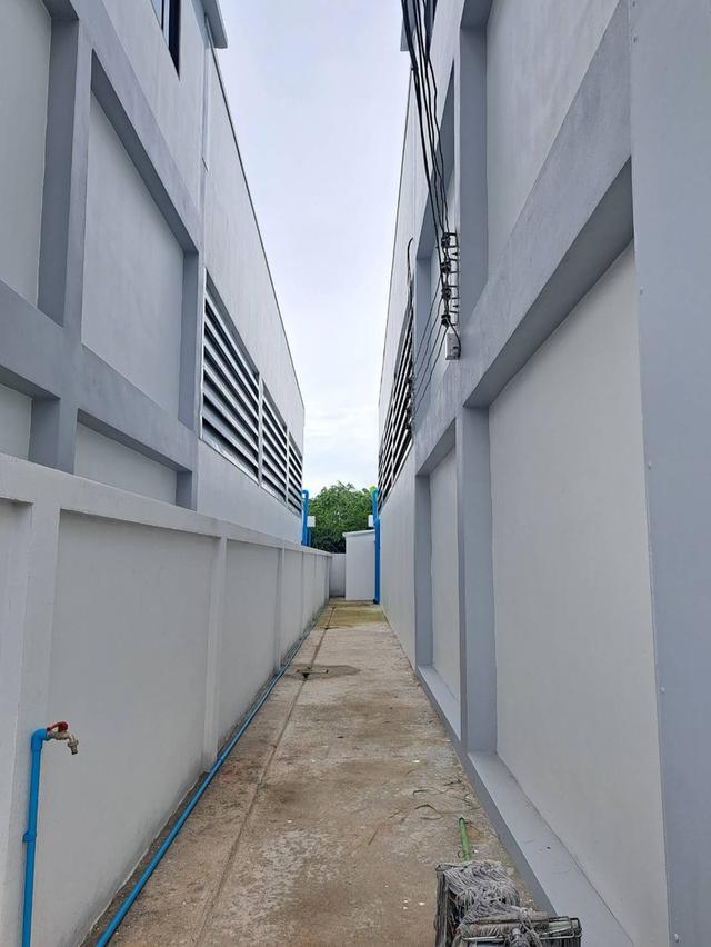 ขายโรงงานและให้เช่าโรงงานพร้อมออฟฟิศ พื้นที่สีม่วงแท้ ขอใบรง.4ได้ มือหนึ่ง พื้นที่ 810 ตรม. ตำบลแคราย สมุทรสาคร ถนนเศรษฐกิจ ใกล้ถ.พุทธสาครและบางบอน5 14