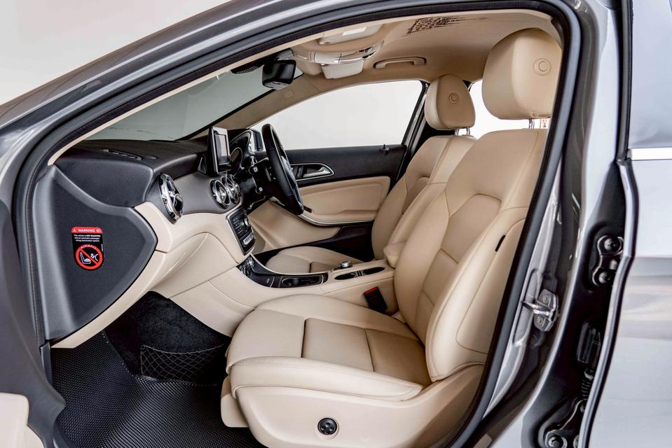 รหัสรถ NP579 BENZ GLA200 URBAN 2020 14