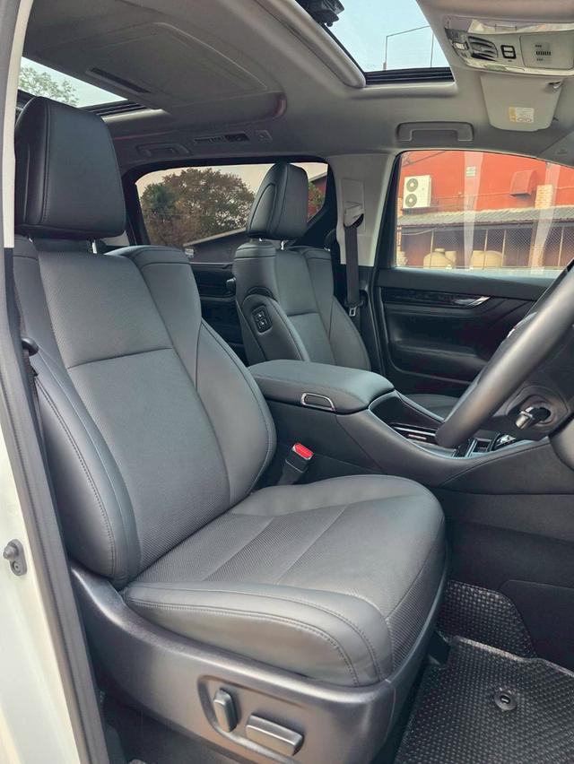 Toyota ALPHARD 2.5SC PACKAGE สีขาว ปี 2023 ไมล์ 20,000 รูปที่ 8