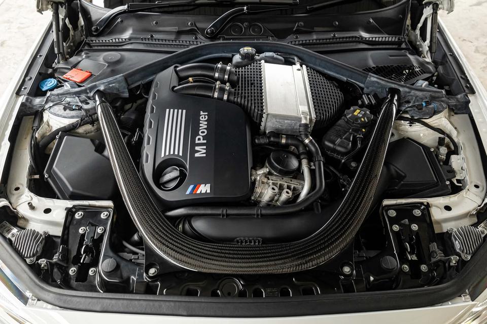 M2 CS Coupe  12