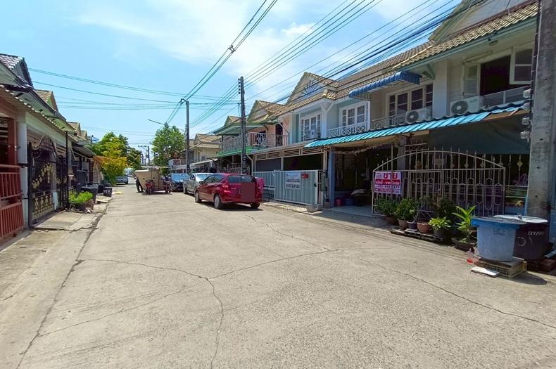 ทาวน์เฮาส์ หมู่บ้าน พฤกษา 13 เนื้อที่ 18.1 ตรว. ถนนรังสิต-นครนายก ตำบลคลองสาม อำเภอคลองหลวง จังหวัดปทุมธานี 11