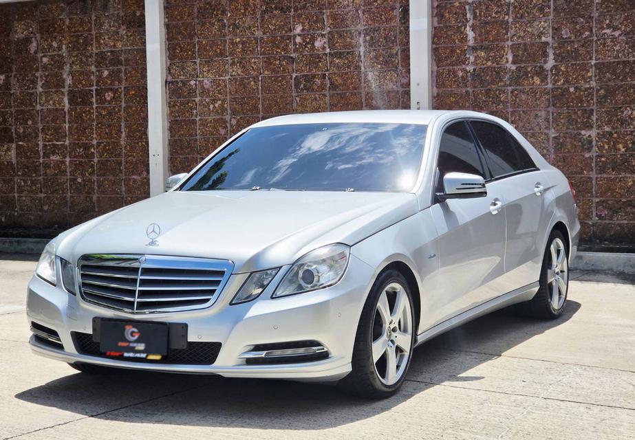 BENZ E220 cdi (W212) ปี2012 นำเข้า cbu เข้าใหม่เครื่องดีเซลหายาก ทนทาน สภาพสวยจัด รถมือเดียวป้ายแดง ออกห้างเกือบ 4 ล้าน รูปย่อยที่ 2