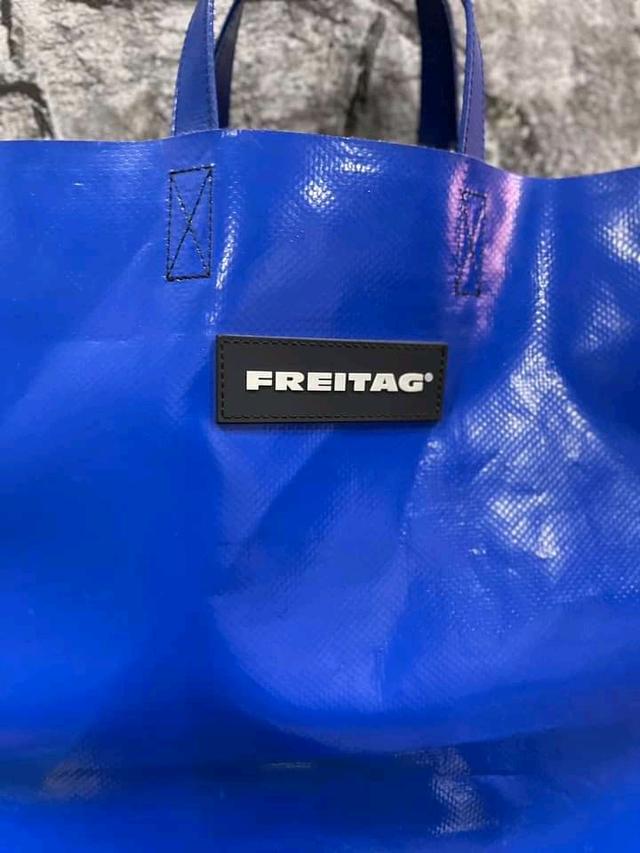 กระเป๋าแบรนด์ Freitag สีน้ำเงิน