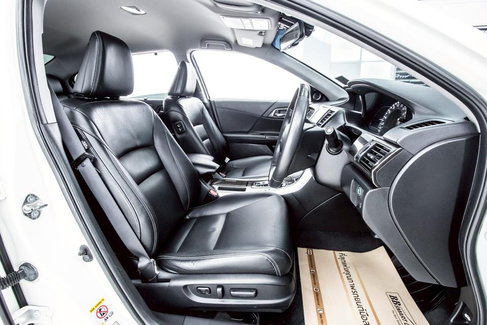 รหัสรถ 3A927 ACCORD 2.0 HYBRID 2015 12