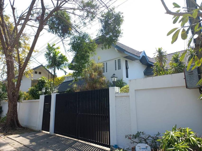 ขายบ้านเดี่ยวพัฒนาการ บ้านหรูพร้อมสวนขนาดใหญ่ ที่ดิน200ตร.ว เอื้อสุข พัฒนาการ56 ใกล้รร.เตรียมอุดม ศรีนครินทร์ สนามบิน มอเตอร์เวย์ พระราม9 0879074045 2
