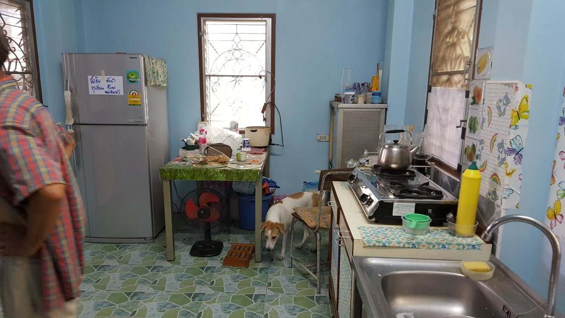 บ้านชั้นเดียว53ตรว.อ่อนนุชซ.70  2น. 2น้ำ 2แอร์จอดรถ3คันเข็ม6ม.9ต้นต่อเป็น 2ชั้นครึ่งได้ราคา3.3ล้าน 6