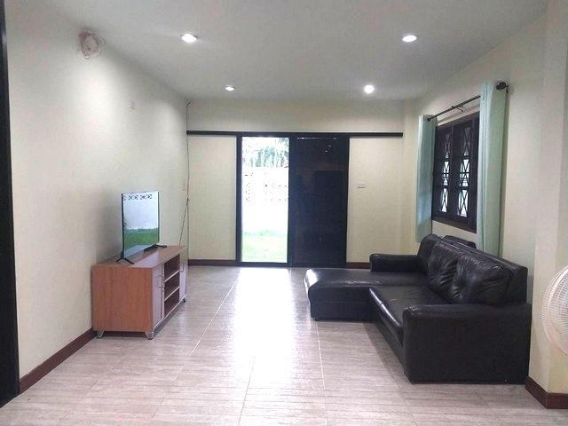 ให้เช่าบ้านโมเดิร์น2ชั้น 100ตรว. 5นอน3น้ำ เช่าลดเหลือ 23,000บ. เฟอร์ครบ เลี้ยงสัตว์ได้ แยกกองทราย บ้านจินดาวิลล่า ต.หนอง 3