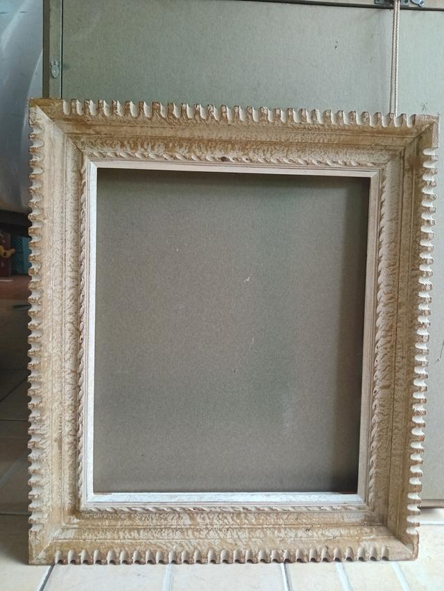 โครงกรอบรูปมือสองจากญี่ปุ่น สำหรับใส่รูปขนาด 39×46ซม. มีเฉพาะโครงตามรูป  200 นัดรับ แพคส่งเพิ่ม 60 ค่ะ
