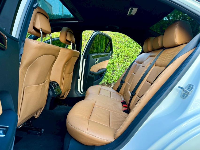 Mercedes-Benz e250 #w212 ปี 2012 สีขาว รถบ้านมือเดียวป้ายแดง ดูแลศูนย์ทุกระยะ 8