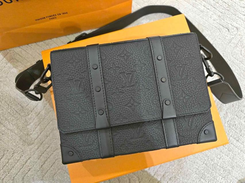 Louis Vuitton Trunk Messenger Bag จาก Shop ไทย