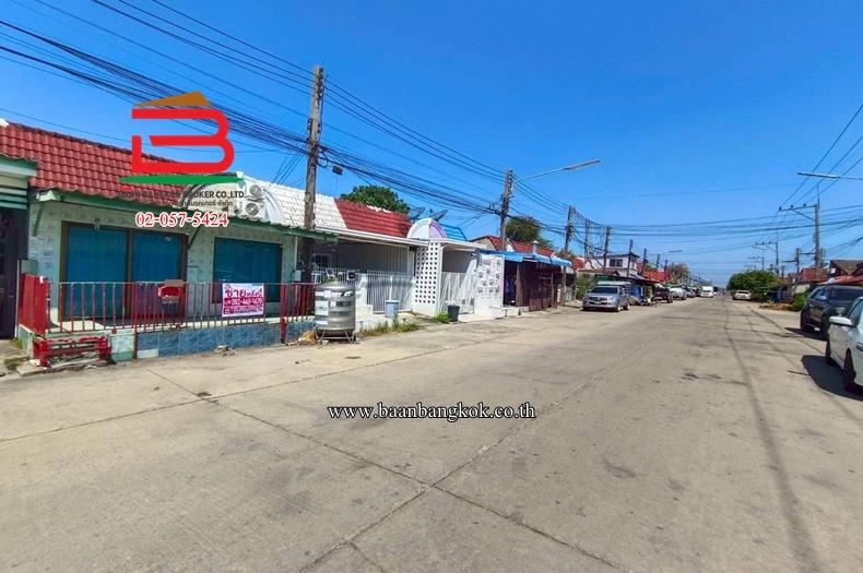 ทาวน์เฮาส์ ชั้นเดียว เนื้อที่ 19.4 ตร.ว. หมู่บ้านณัฐวดี, ใกล้ตลาดนัดคลอง 8 ถนนรังสิต-นครนายก ตำบลลำผักกูด อำเภอธัญบุรี 3