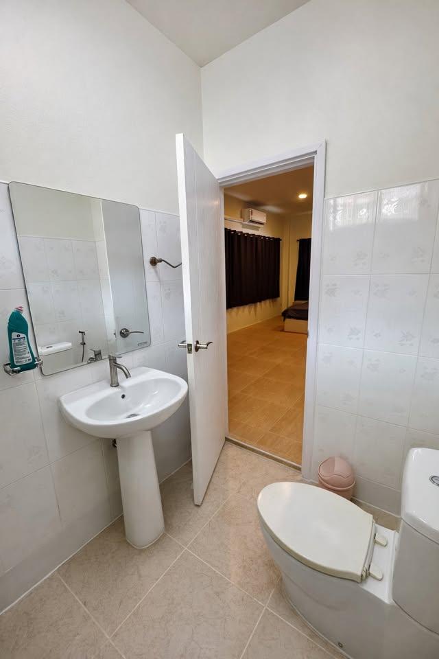 ให้เช่าบ้านเดี่ยวสองชั้น 3 ห้องนอน 3 ห้องน้ำ 1 ห้องครัว 2 ที่จอดรถ ขนาดที่ดิน 41 ตรว. พื้นที่ใชเสอย 190 ตรม. ราคา 20,000 บาท / เดือน ****อน 10