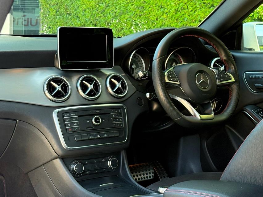 2016 BENZ CLA250 AMG DYNAMIC รถมือเดียวออกป้ายแดง รถวิ่งน้อยเพียง 90,000 กม เข้าศูนย์ตลอด รถไม่เคยมีอุบัติเหตุครับ รูปที่ 12