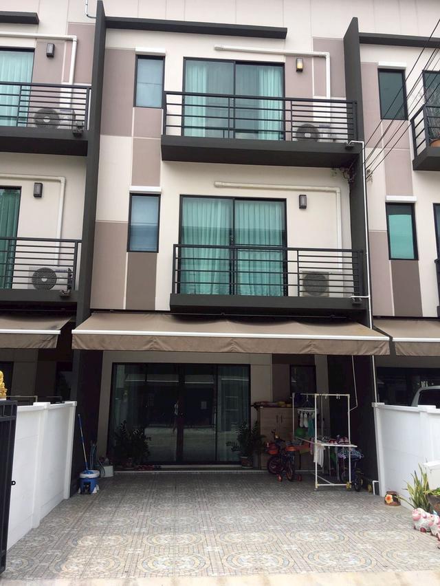 ขายทาวน์โฮม มือสองสภาพสวยเจ้าของขายเอง แถวสะพานใหม่ ราคาดี ลดราคาพิเศษสุดๆ หน้าบ้านหันไปทางทิศใต้ 1