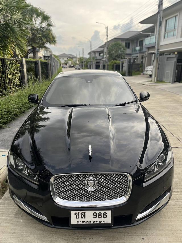 Jaguar สีดำ Xf 2.2 ปี 2012