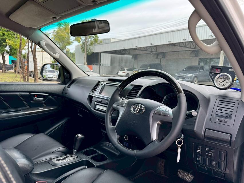 Toyota Fortuner 2.5V ปี15 11
