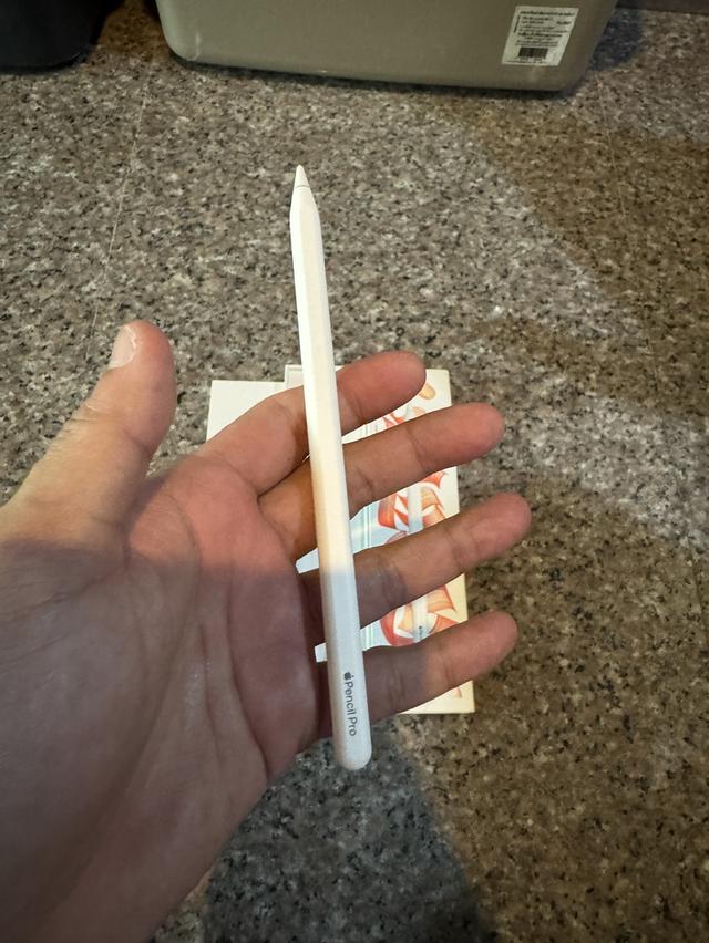 มาอีกแล้วที่ถามหากันขายApple Pencil Pro ยกกล่องสภาพไร้รอยตกใดๆคับใช้งานดีทุกๆฟังชั่น ขายราคา 3090 บาท  เบอติดต่อ 0946911772 นัดรับ: หลังราม สนามกีฬารา 2