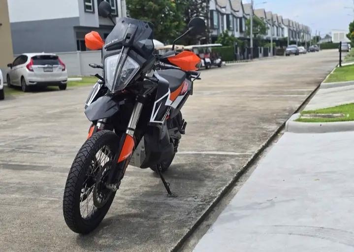 2024 KTM 790 Adventure R 3