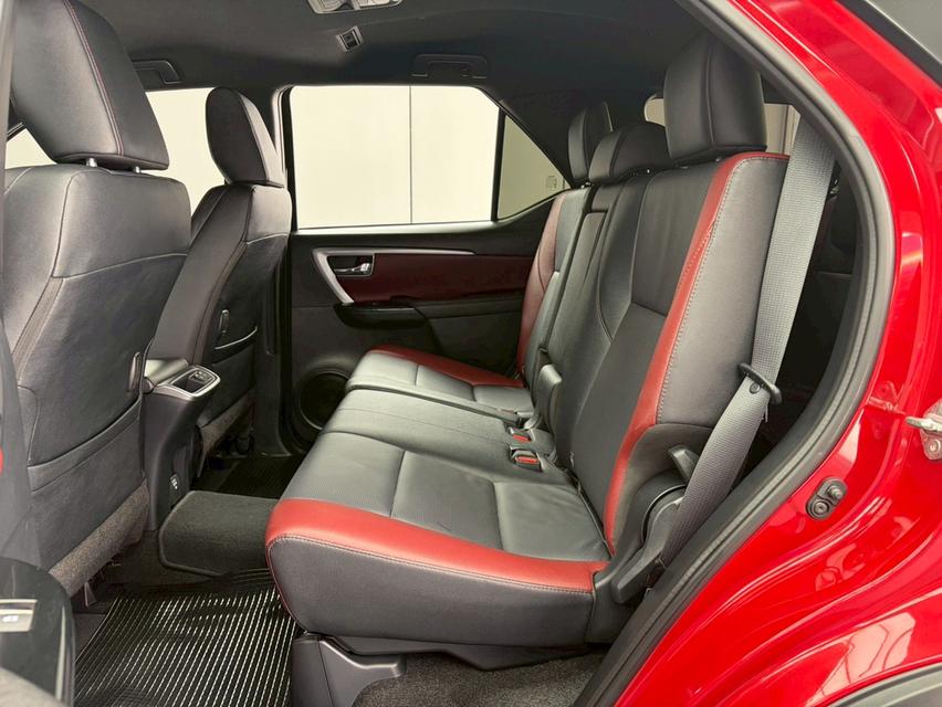 TOYOTA FORTUNER 2.4 LEGENDER BLACK TOP ปี 2022 โฉม ปี15-ปัจจุบัน (ป้ายสลับออก) รูปที่ 11